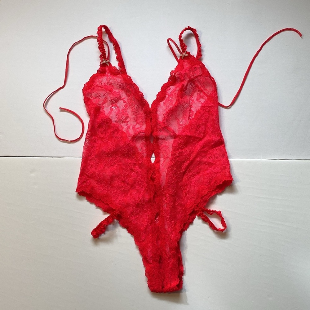 Victoria’s Secret Sexy Red Lace One Piece Teddy w Garters/Ribbon Size Small NWT